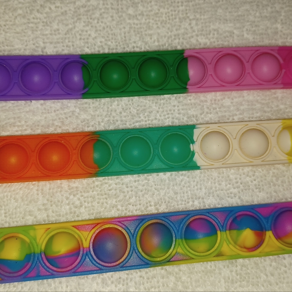KIDS PLASTIC POP IT BRACELETS - Picture 2 of 4